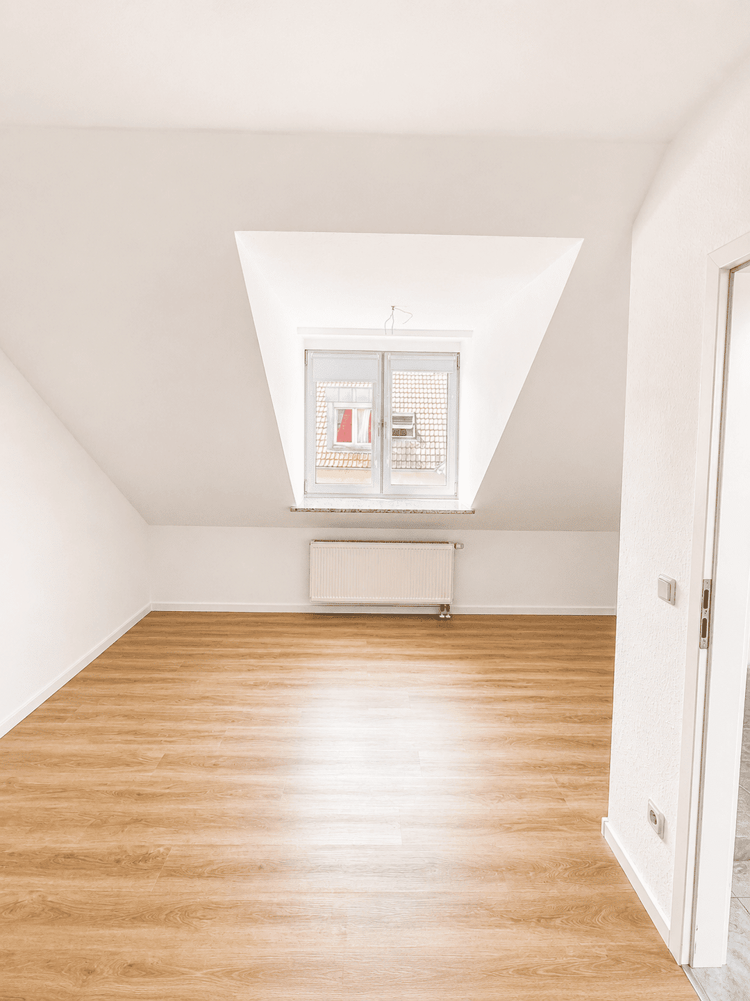 Lichtdurchflutete 3-Zimmer-Dachgeschosswohnung mit zwei Balkonen in Saarbrücken – Saarbrücken – Vorschaubild 7