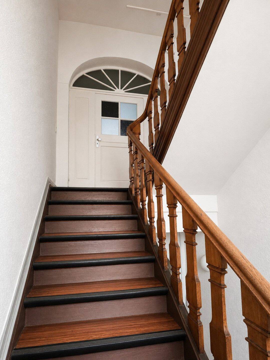 Nähe Dom/Hauptmarkt * Renovierte Balkonwohnung, 2 Z, EBK, Bad, mod. 75 m² * Stellpl. optional – Trier – Vorschaubild 4