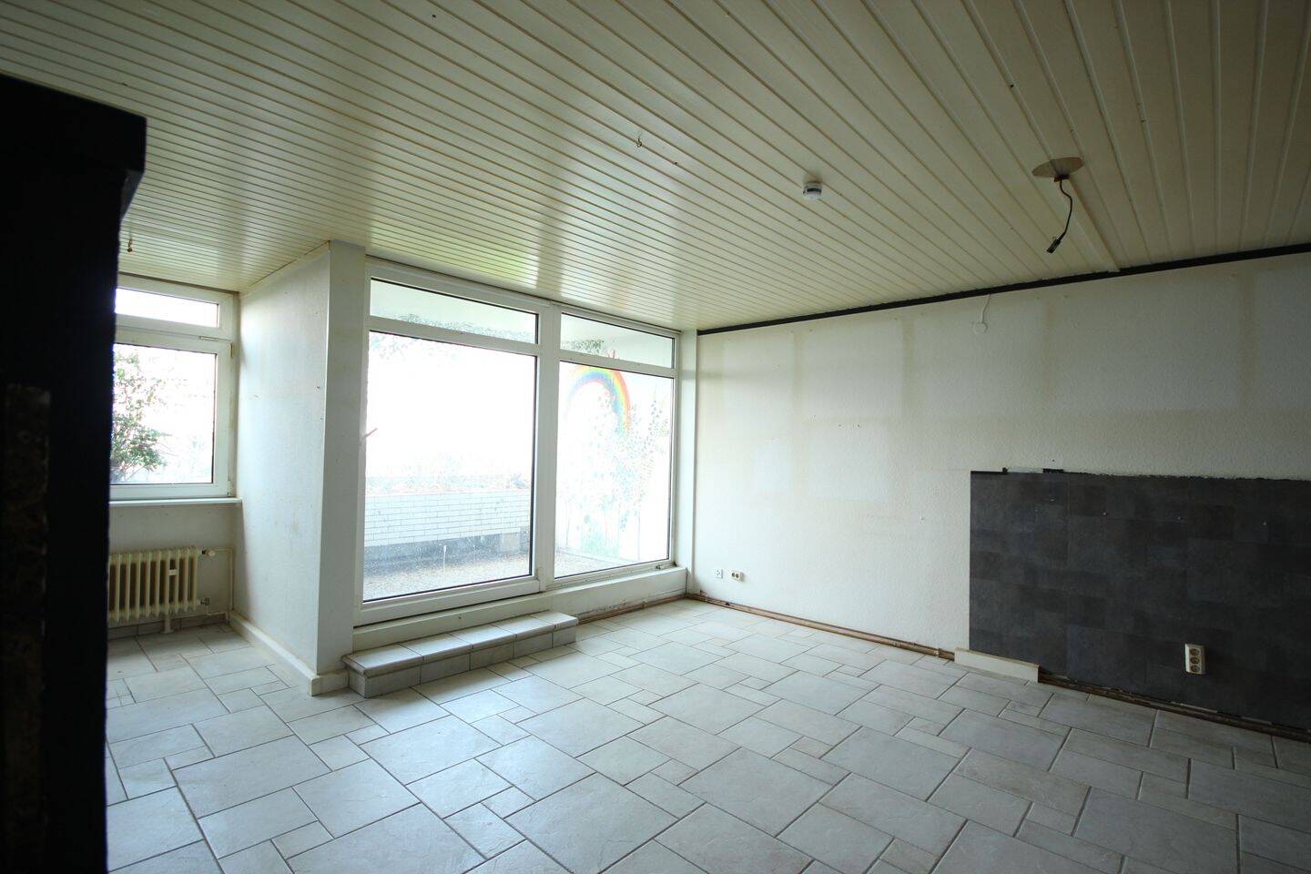 2 Zimmer, EBK, Balkon, Aufzug, inkl. Außenstellplatz, Schwimmbad, Sauna – Hannover – Vorschaubild 3