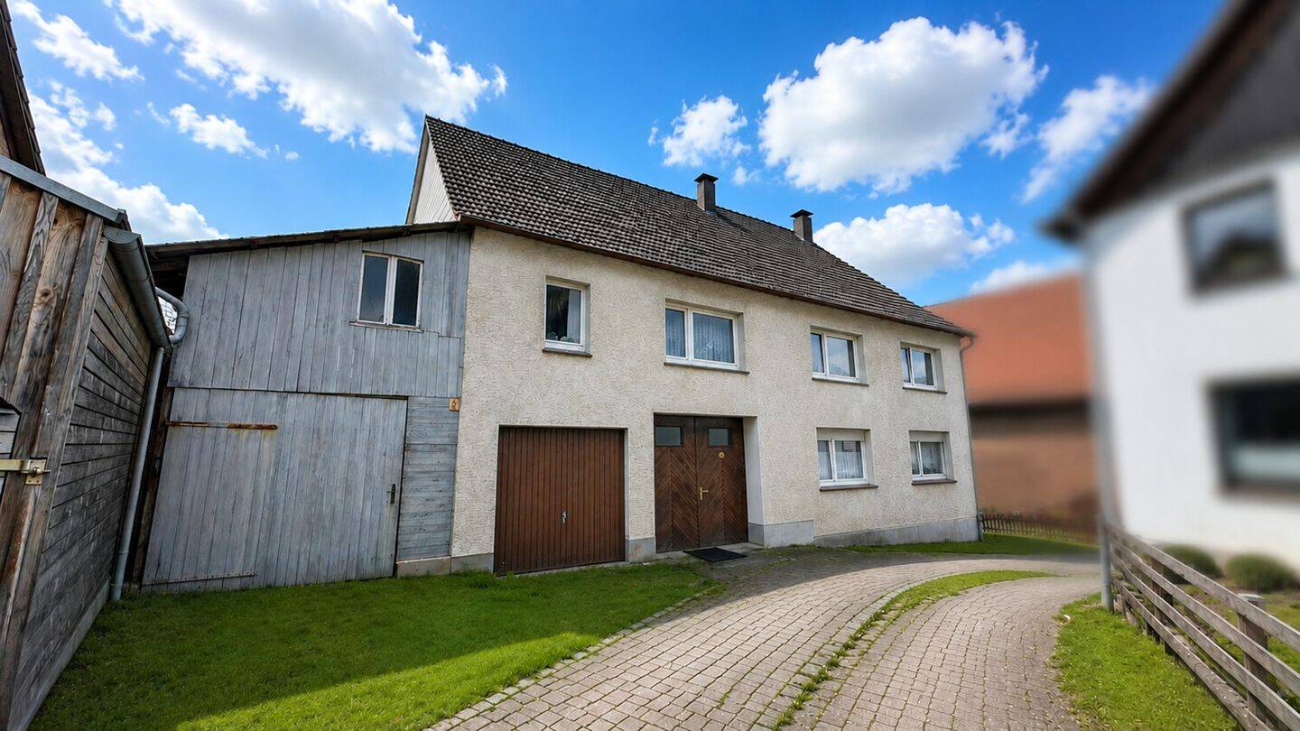 Bauernhaus mit Potenzial - zentrale Dorflage, vielfältige Möglichkeiten – Beverungen – Bild 1 von 1