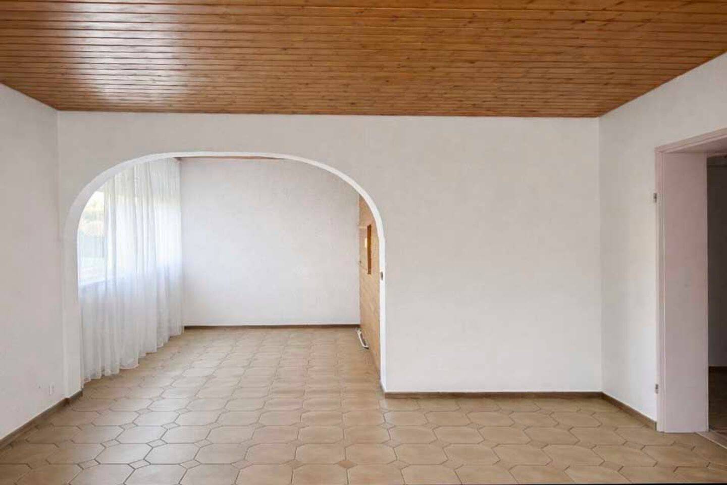 Helle 4,5-Zimmer EG-Wohnung mit Balkon und PKW-Freistellplatz – Mannheim – Vorschaubild 2