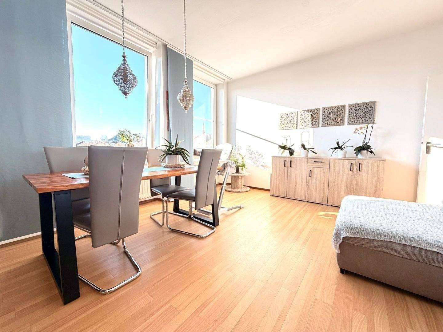 lichtdurchflutete 2 Zimmer Wohnung +++ mit Badewanne & Aufzug +++ – Nürnberg – Vorschaubild 2