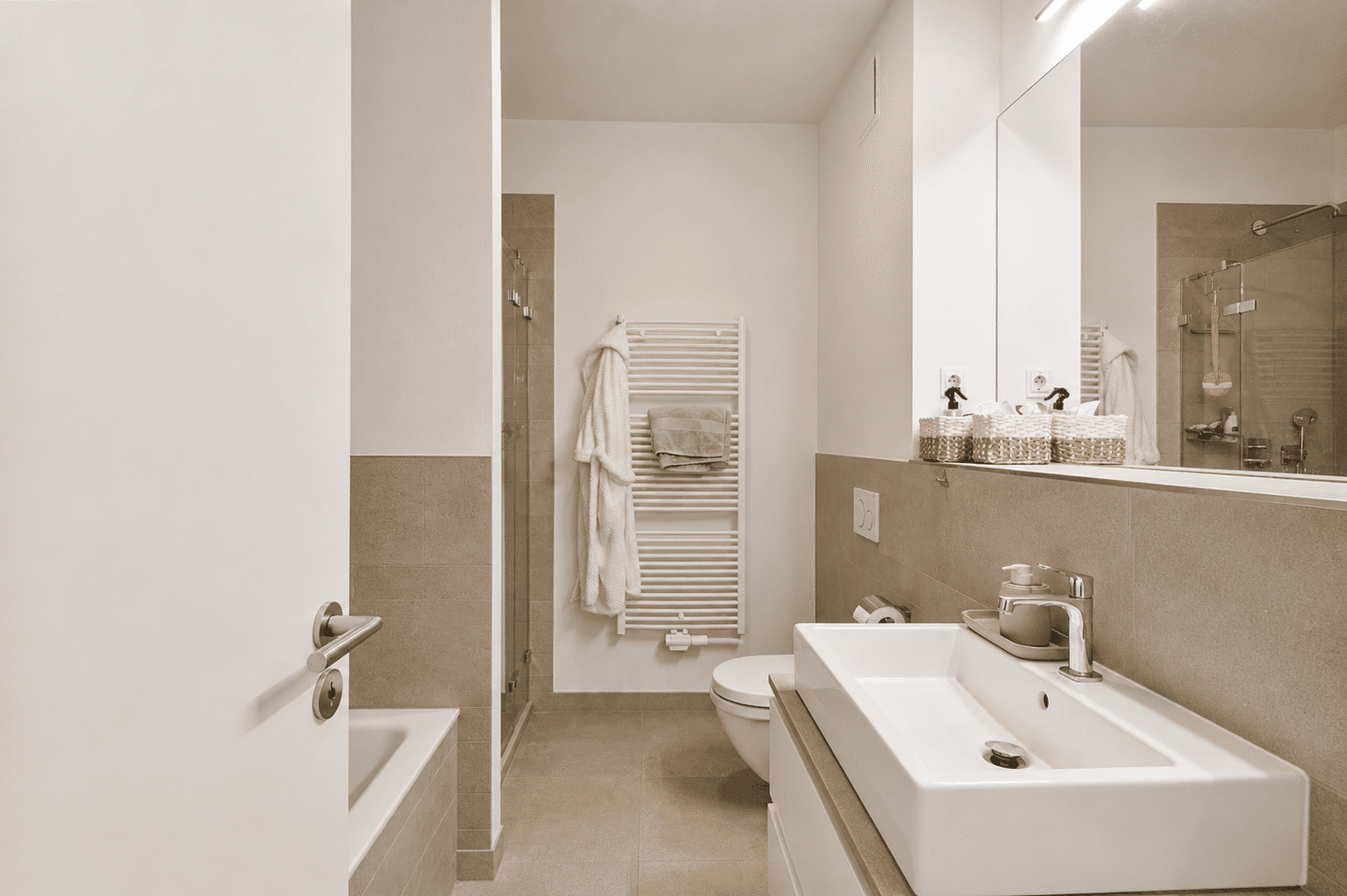 Luxuriöse 3-Zimmer-Wohnung mit Fußbodenheizung, Balkon und zwei Bädern – Berlin – Vorschaubild 4