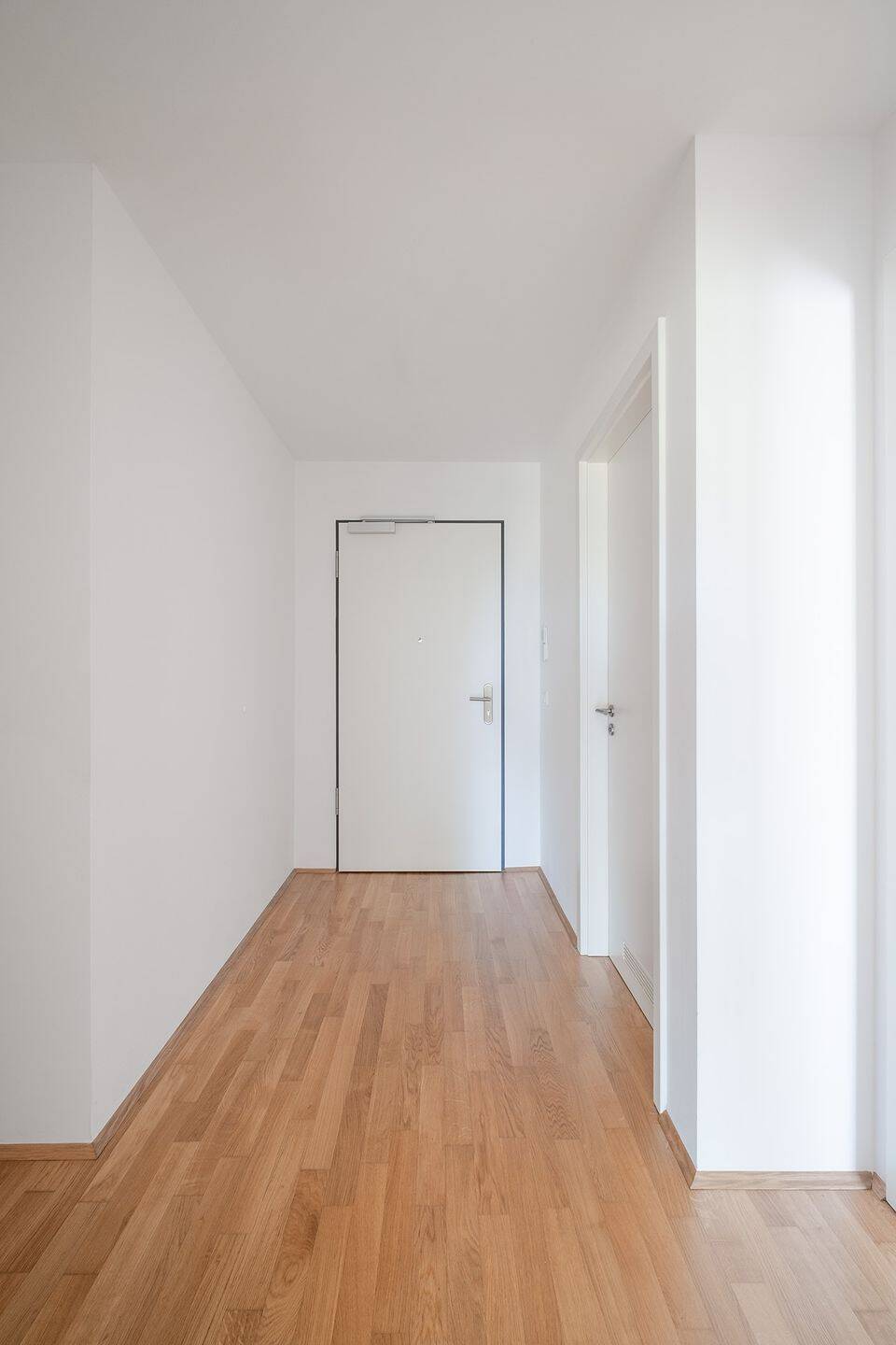 Moderne, bezugsfreie 2-Zimmer-Wohnung mit Loggia in ruhiger Lage – München – Vorschaubild 2