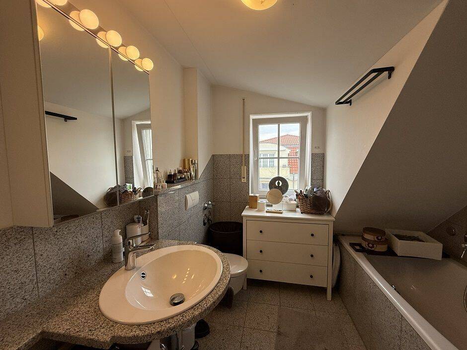 3-Zimmer-Dachgeschosswohnung mit Küche in Toplage Ingolstadt Süd – Ingolstadt – Vorschaubild 5