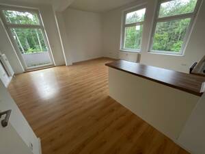 geräumige 4 Zimmer-Wohnung mit Wohnküche, Balkon, Wannenbad und EBK – 23554 Lübeck – Vorschaubild 3
