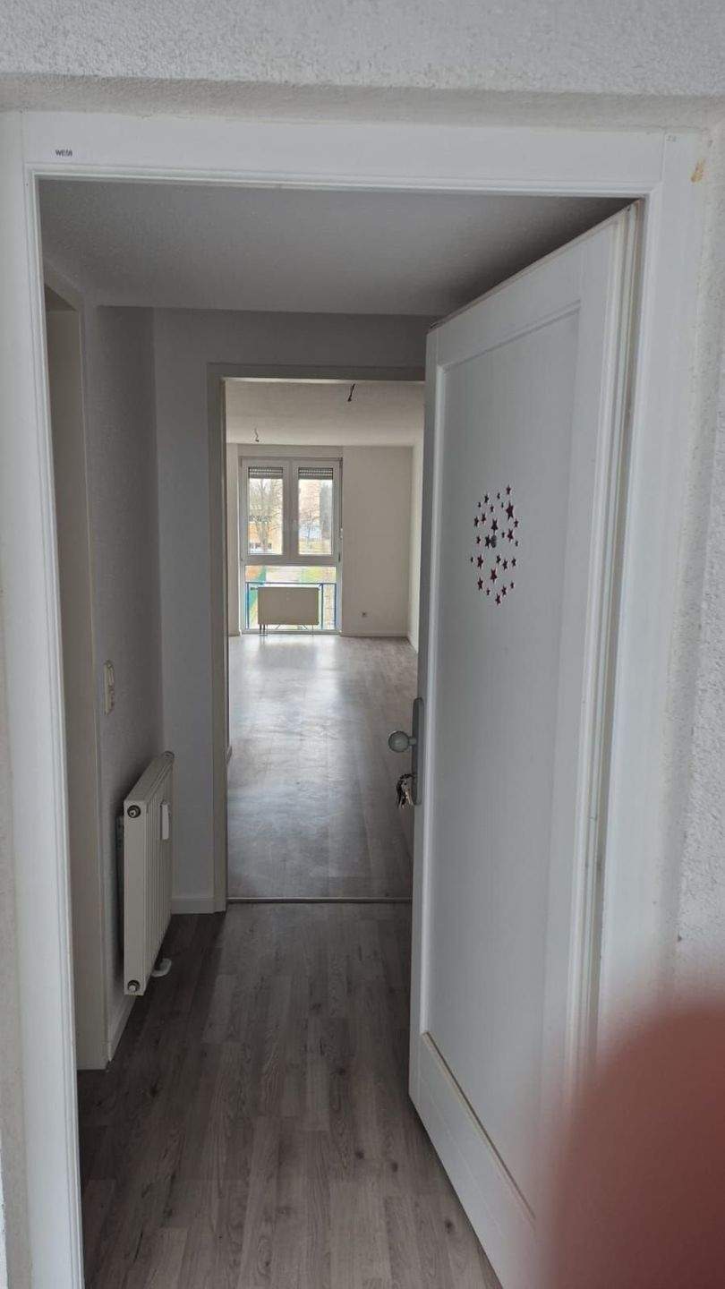 Großzügiges und helles Apartment, 1 Raum mit Küche – Chemnitz – Vorschaubild 4