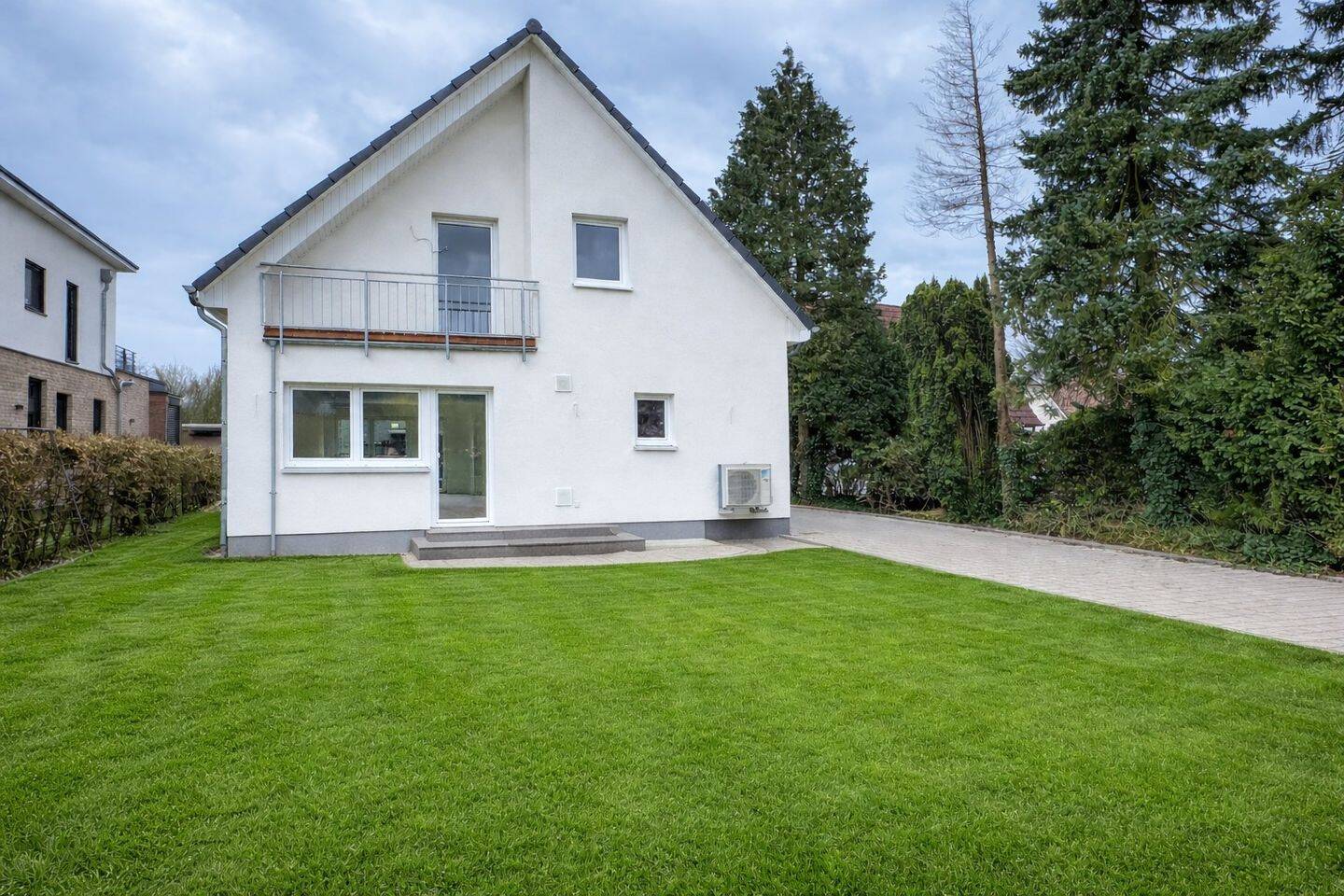 Erstbezug Neubau-Einfamilienhaus mit 125 m² Wohnfläche, 72 m² Vollkeller und Energieklasse A+ in der Nähe eines Naturschutzgebiets!