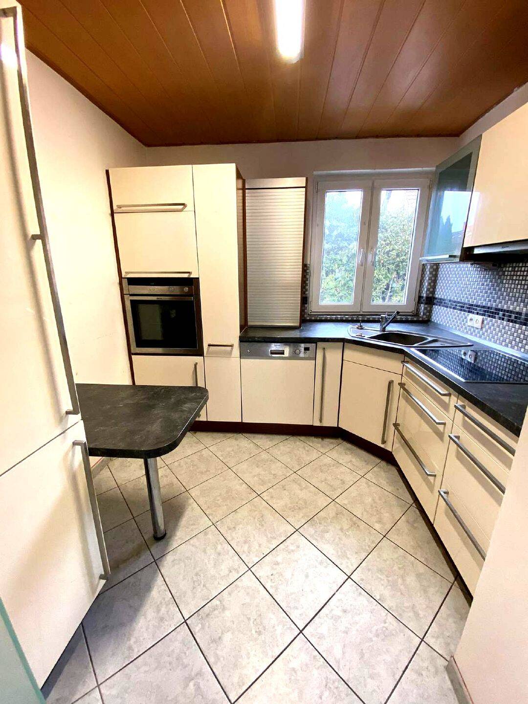 Attraktive 3,5-Zimmer-Wohnung mit Balkon & Kamin in Heilbronn – Heilbronn – Vorschaubild 3