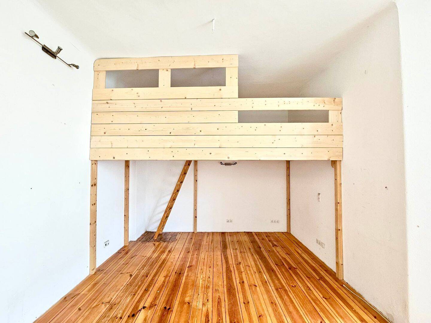 Stilvolle 1-Zimmer-Altbauwohnung im begehrten Schillerkiez nahe Tempelhofer Feld – Berlin – Vorschaubild 2