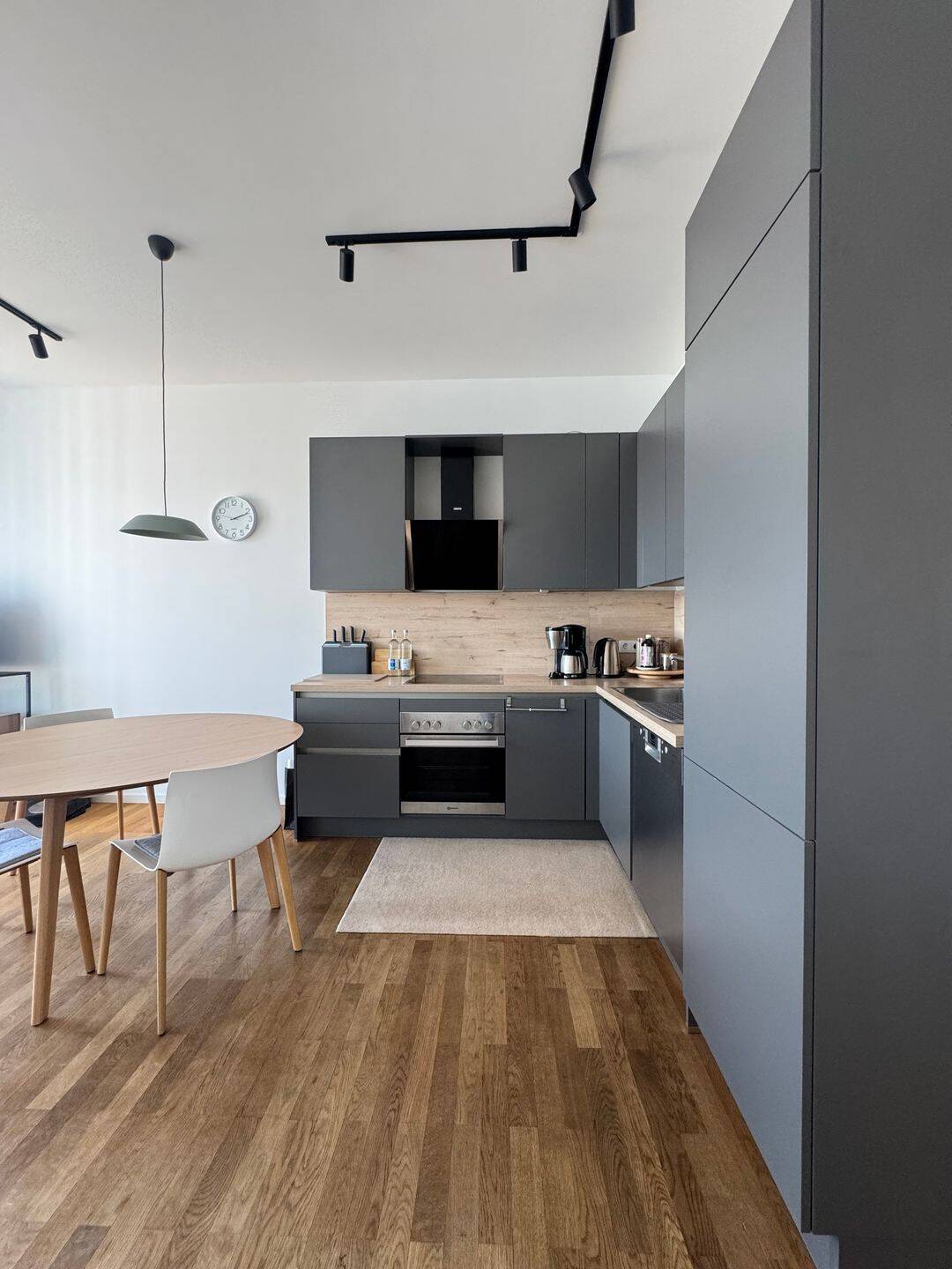 Neubau Penthouse im obersten Geschoss mit zwei Terrassen und Wasserblick – Berlin – Vorschaubild 9
