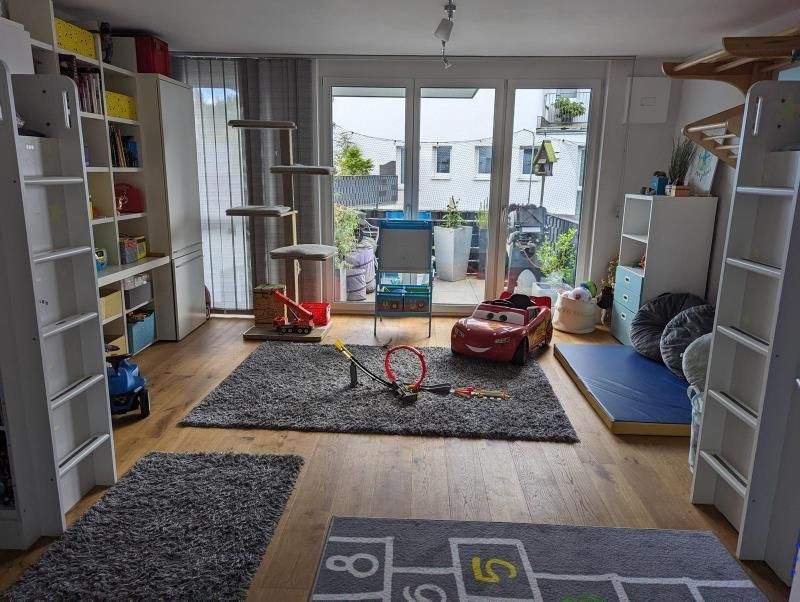 VERKAUFT! 4,5-Zi.-Whg. mit Einbaukü., 2 Balkonen, ca. 22 m² Dachterr. u. 2 Badern am östl. Altstadtrand – Regensburg – Vorschaubild 9