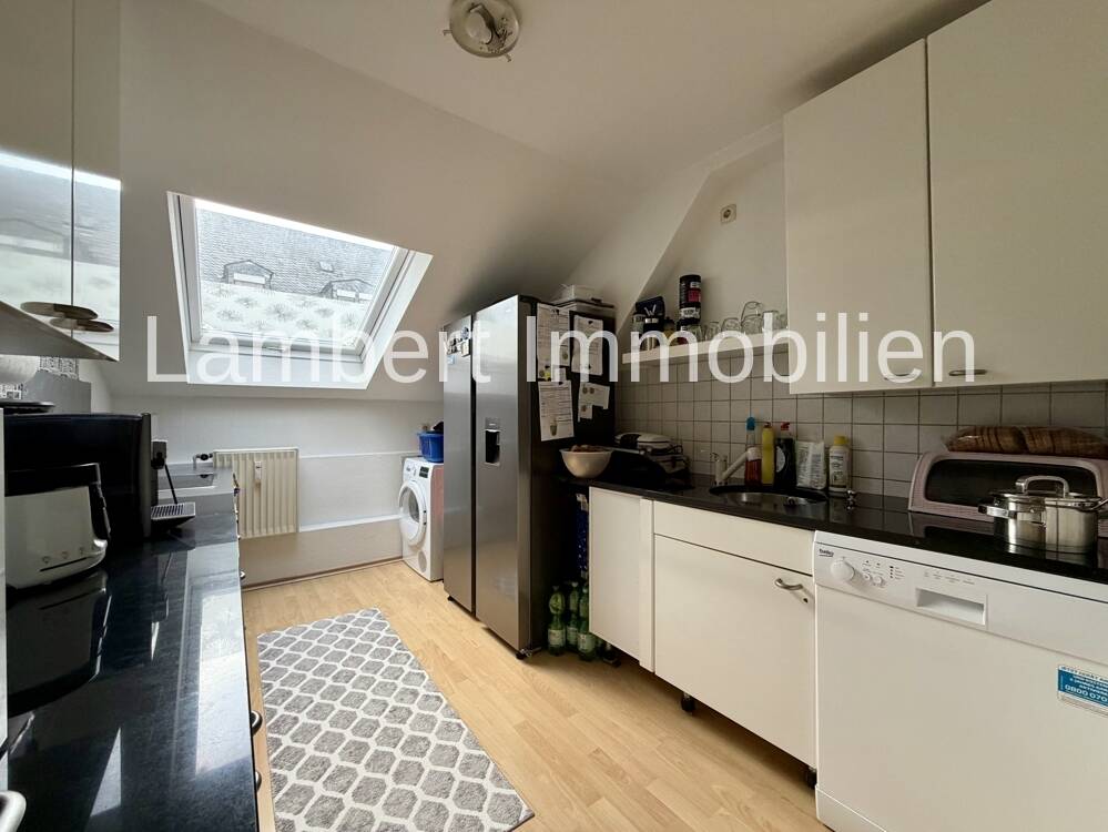 Charmante Dachgeschosswohnung im Altbau mit 2,5 Zimmern in der Wiesbadener Innenstadt – Wiesbaden – Vorschaubild 8