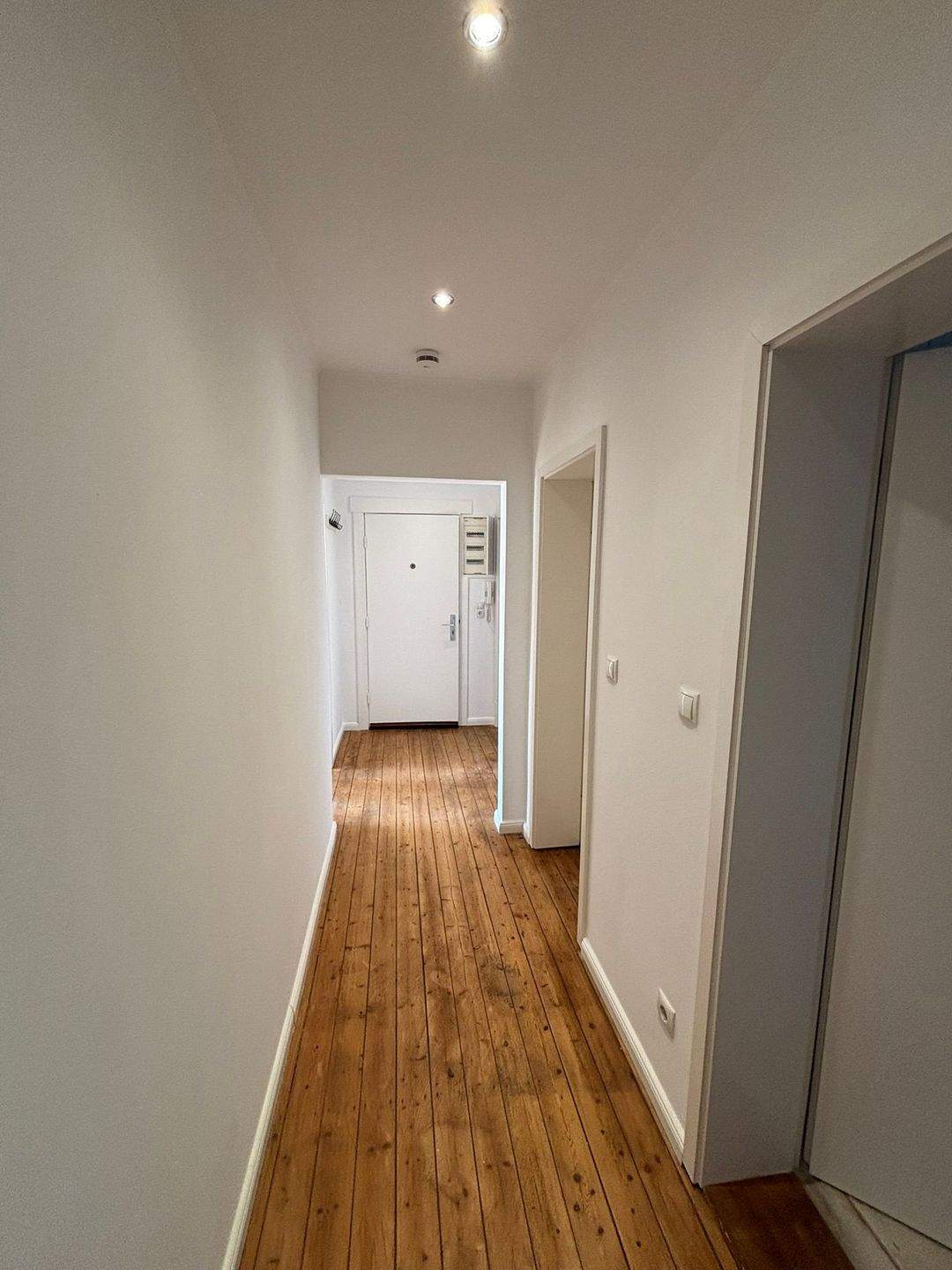 Charmante neuwertige vollmöblierte Singlewohnung in 1-A-Lage zur Alster – Hamburg – Vorschaubild 7