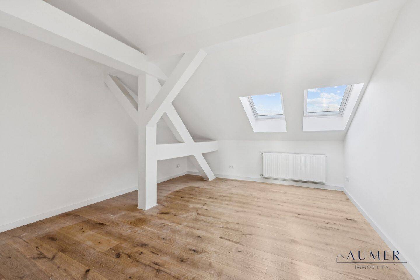 Sanierte 3-Zimmer Dachgeschosswohnung mit Balkon – Berlin – Bild 1 von 9