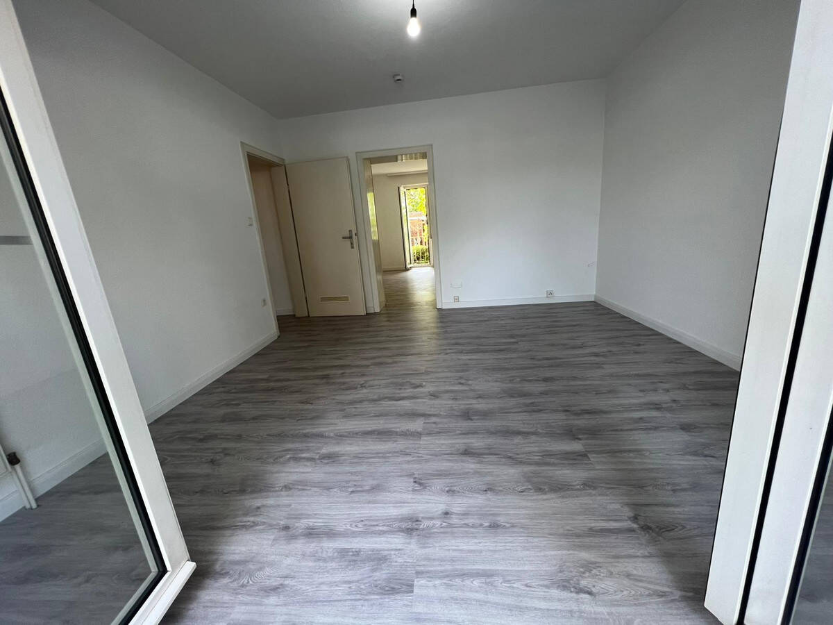 Frisch Renovierte 2 Zimmer Wohnung mit Balkon