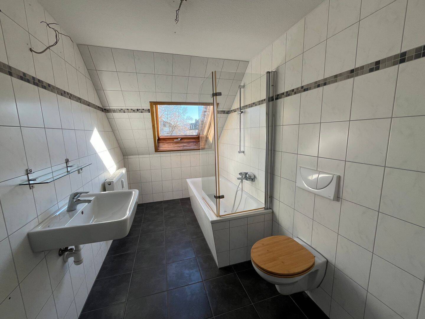 Sanierte 3-Zimmer-Maisonette-Wohnung mit Loggia – Chemnitz – Vorschaubild 4