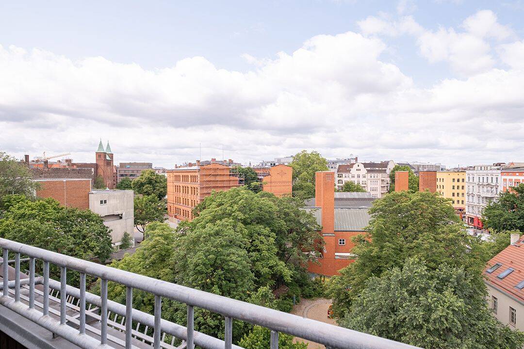Helle und großzügige Dachgeschosswohnung mit Dachterrasse und freiem Blick nach Westen – Berlin – Vorschaubild 3