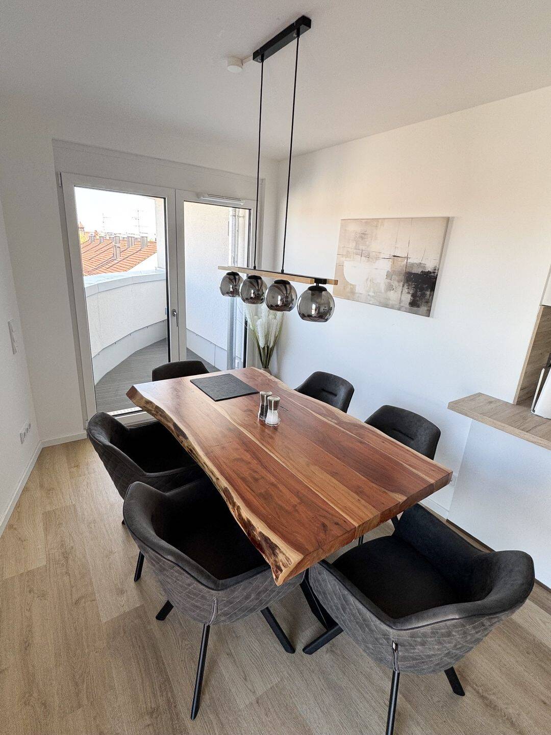 Helle 3 Zimmerwohnung mit Einbauküche und Balkon – Nürnberg – Vorschaubild 4