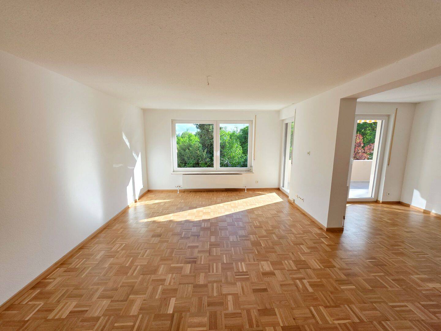 Großzügige 3,5-Zi-Wohnung mit Südbalkon + Garage – Stuttgart – Vorschaubild 3