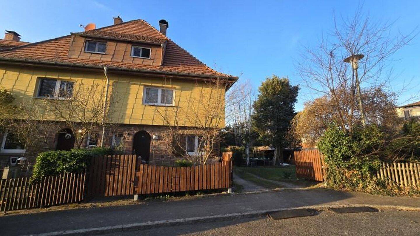 Charmantes Reihenendhaus mit Garten in ruhiger Wohngegend – Pforzheim – Bild 1 von 9