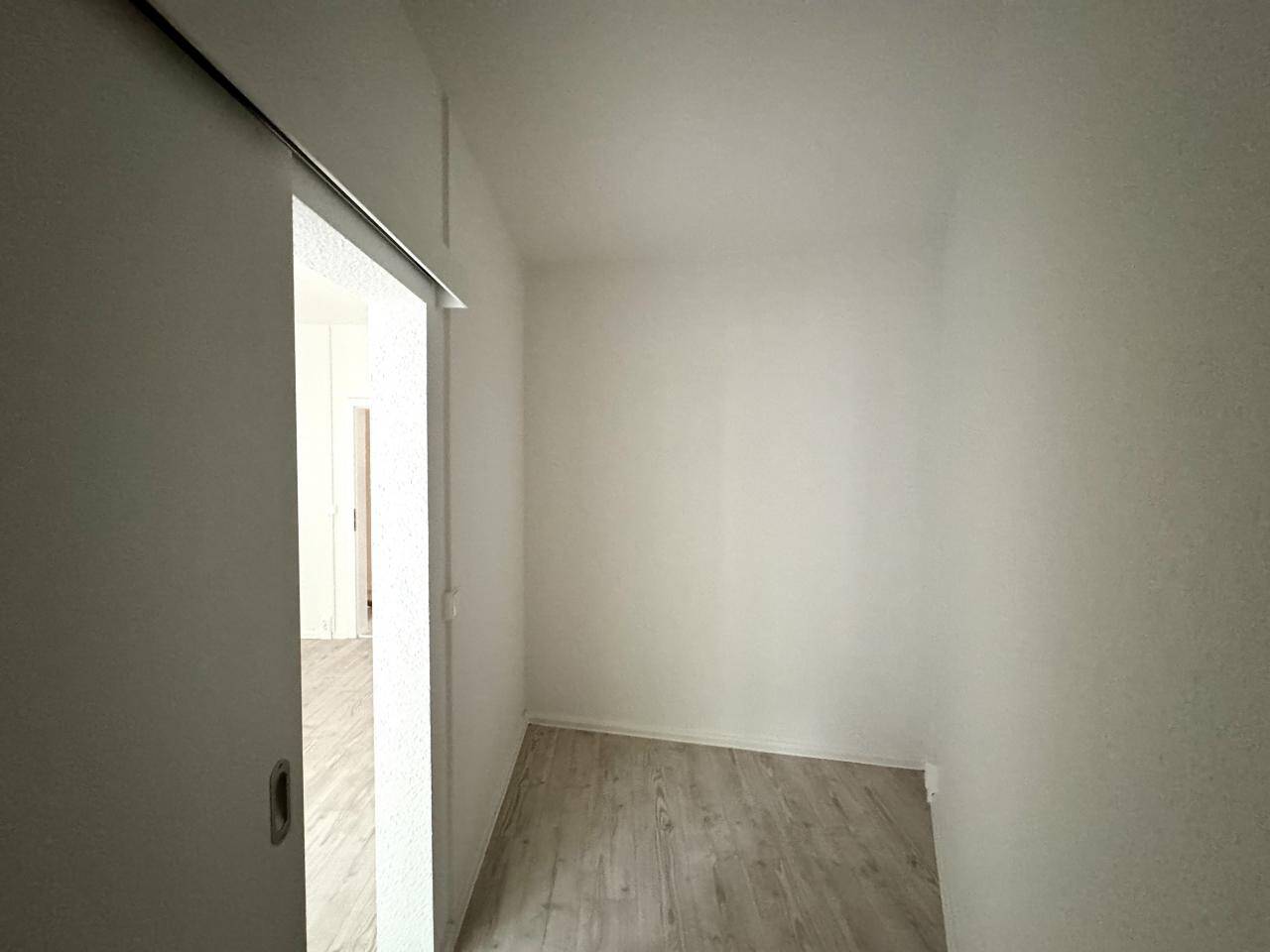 Großzügig geschnittene und moderne 3-Raum-Wohnung – Chemnitz – Vorschaubild 5