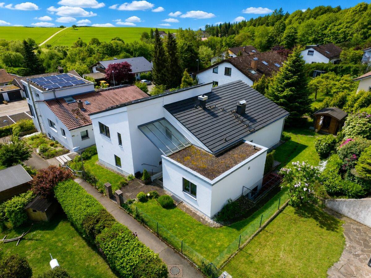 Attraktives Einfamilienhaus mit Einliegerwohnung am Neuen Roten Berg in Ulm-Söflingen – 89081 Ulm – Bild 1 von 9