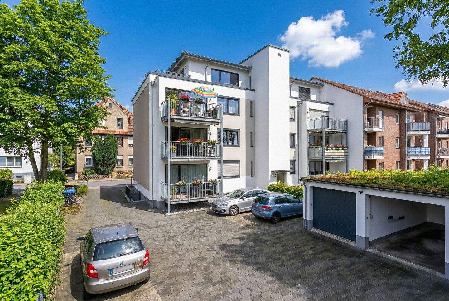 Bielefeld-Mitte: 7 WE Mehrfamilienhaus | KfW 70 | Personenaufzug | 4 Garagen & 3 Stellplätze – Bielefeld – Vorschaubild 3