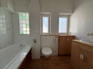 Altbaucharme trifft Wohnkomfort - Stilvolle 4-Zimmer-Wohnung mit Balkon, Einbauküche und Stellplatz – 60435 Frankfurt am Main – Vorschaubild 4
