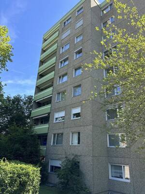 Gemütliche Wohnung (3 ZKBB) im Stadtteil Ko-Karthause inkl. Einbauküche, Balkon und Tiefgarage