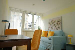 Jetzt einziehen! Möbliert, lichtdurchflutete 1-Zimmer Wohnung neben der Uni! Jetzt anfragen! – 80799 München – Vorschaubild 2