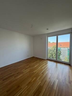 Moderne 4-Raum-Wohnung im Zentrum: Einbauküche und Balkon – 1067 Dresden – Vorschaubild 6