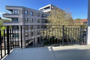 Gründerzeit-Wohnung mit saniertem Balkon und Wohnküche in Winterhude – 22303 Hamburg – Vorschaubild 4