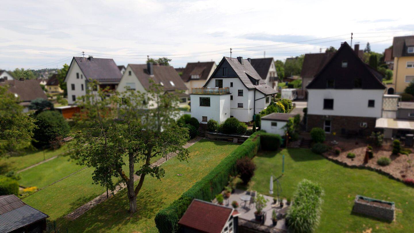 **PREISREDUZIERUNG** Gemütliches Einfamilienhaus mit toller Weitsicht über das Siegtal in beliebter Wohnlage! – Wissen – Vorschaubild 2