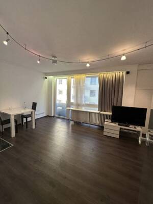 Schöne 1-Zimmer-Wohnung mit 2 Balkonen und Stellplatz in Friedrichstadt – 40215 Düsseldorf – Vorschaubild 2