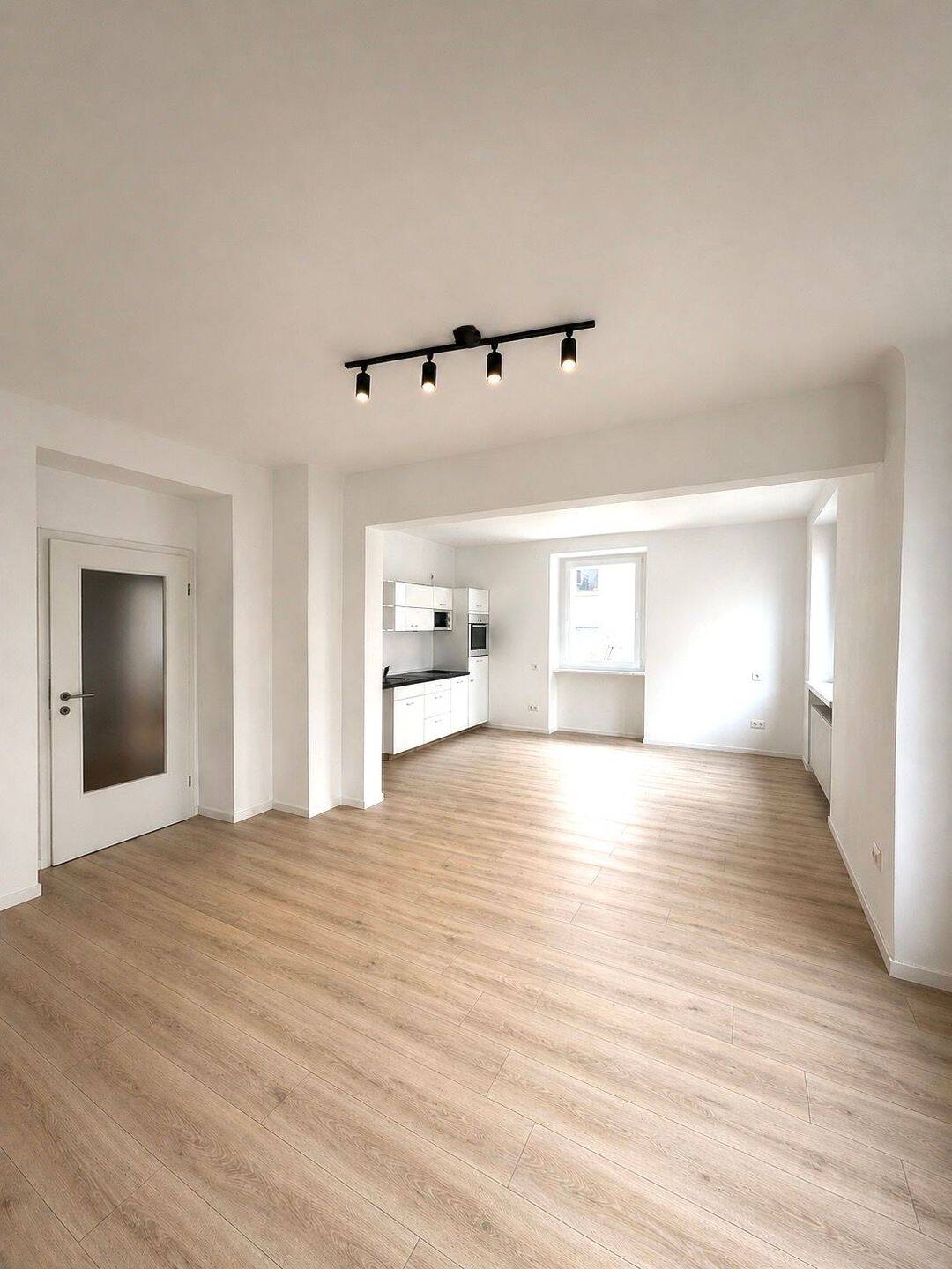 Kapitalanleger aufgepasst!! 6% Rendite in Nürnberg-Schoppershof - Sanierte 2-Zimmer-Wohnung mit Garage, Außenstellplatz und Küche – Nürnberg – Vorschaubild 4