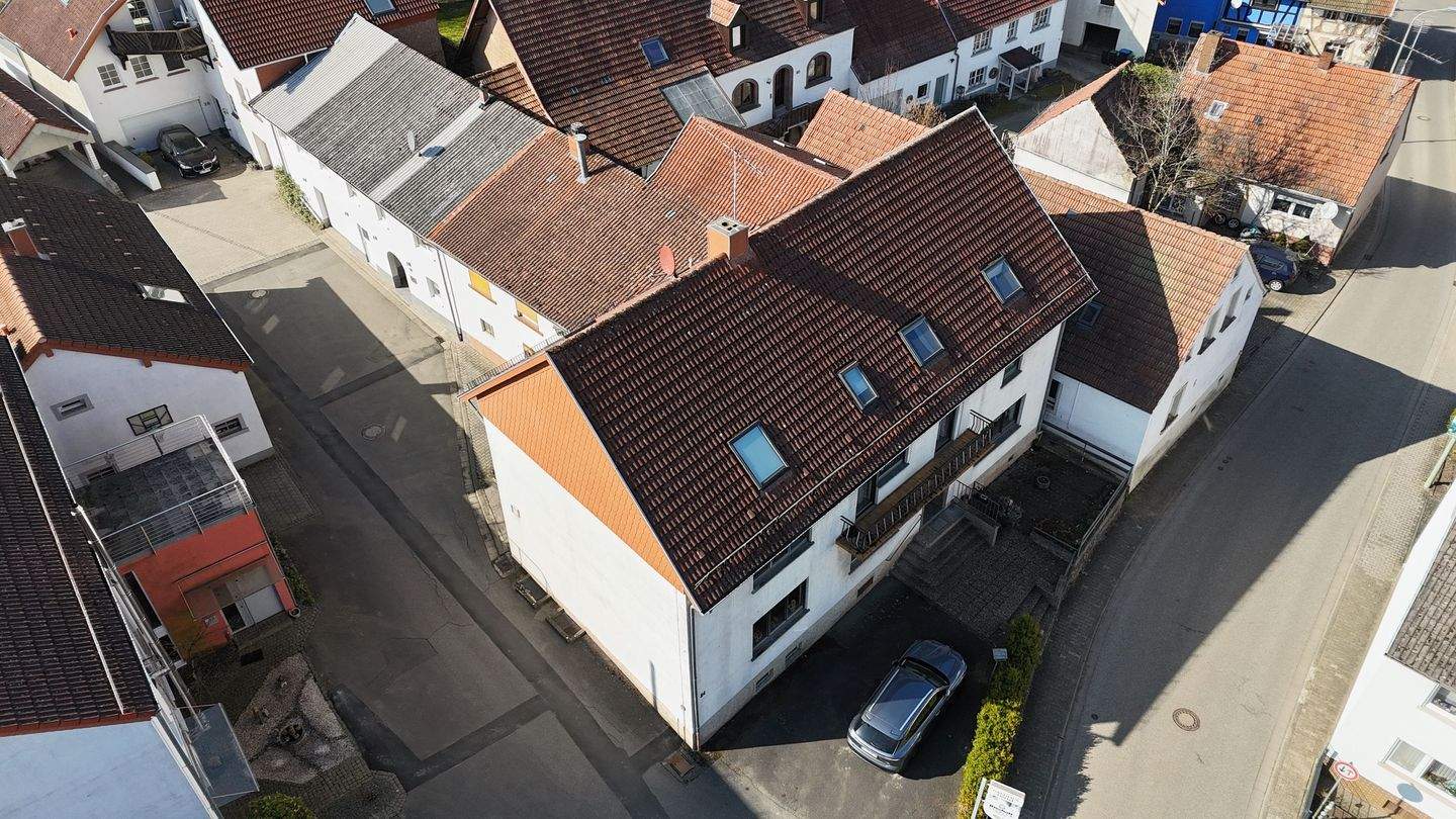 Viel Potential: Großes Haus mit jeder Menge Platz in Jettenbach – Jettenbach – Vorschaubild 3