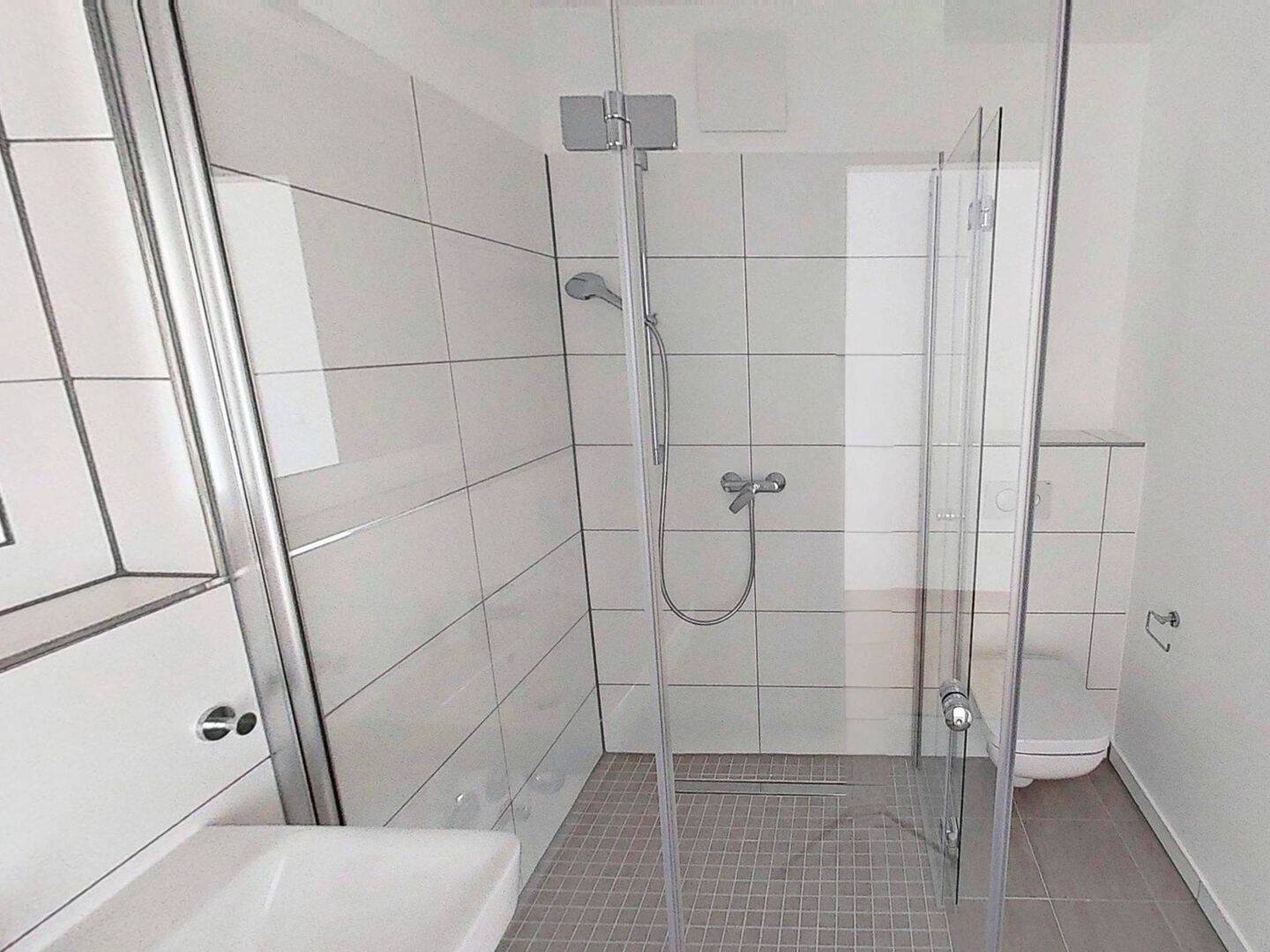 Modernes Wohnen in Kronsrode: Wundervoll helle 3-Zimmer-Neubauwohnung mit EINBAUKÜCHE und LOGGIA – Hannover – Vorschaubild 9