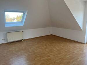 Bezugsfreies Dachgeschoss mit 2 Balkonen, EBK und attraktivem Grundriss – 13127 Berlin – Vorschaubild 3