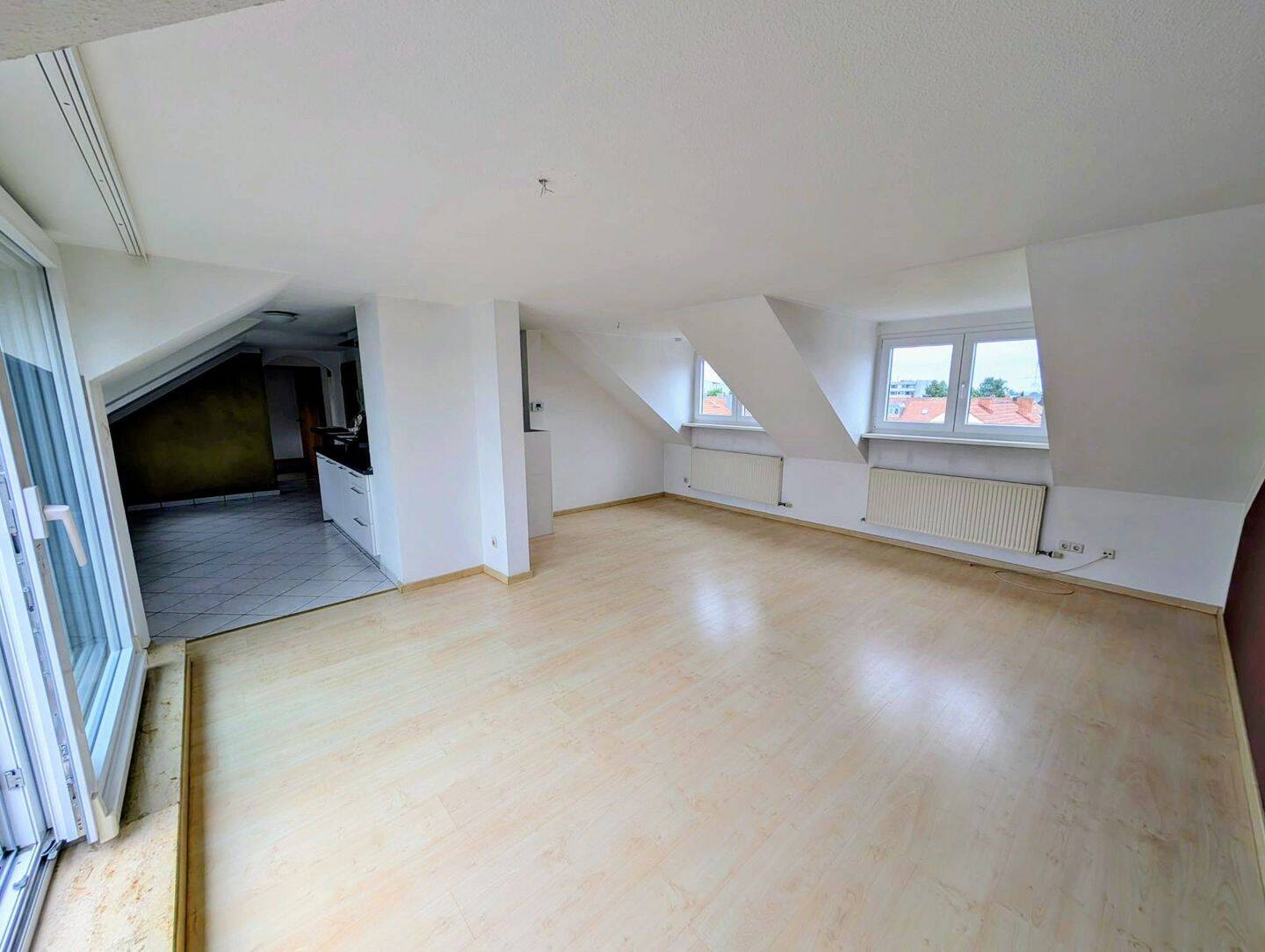 Attraktive, helle 3 Zimmer-DG Wohnung, 88qm, in Kleinreuth b. Schweinau, von privat – Nürnberg – Vorschaubild 2