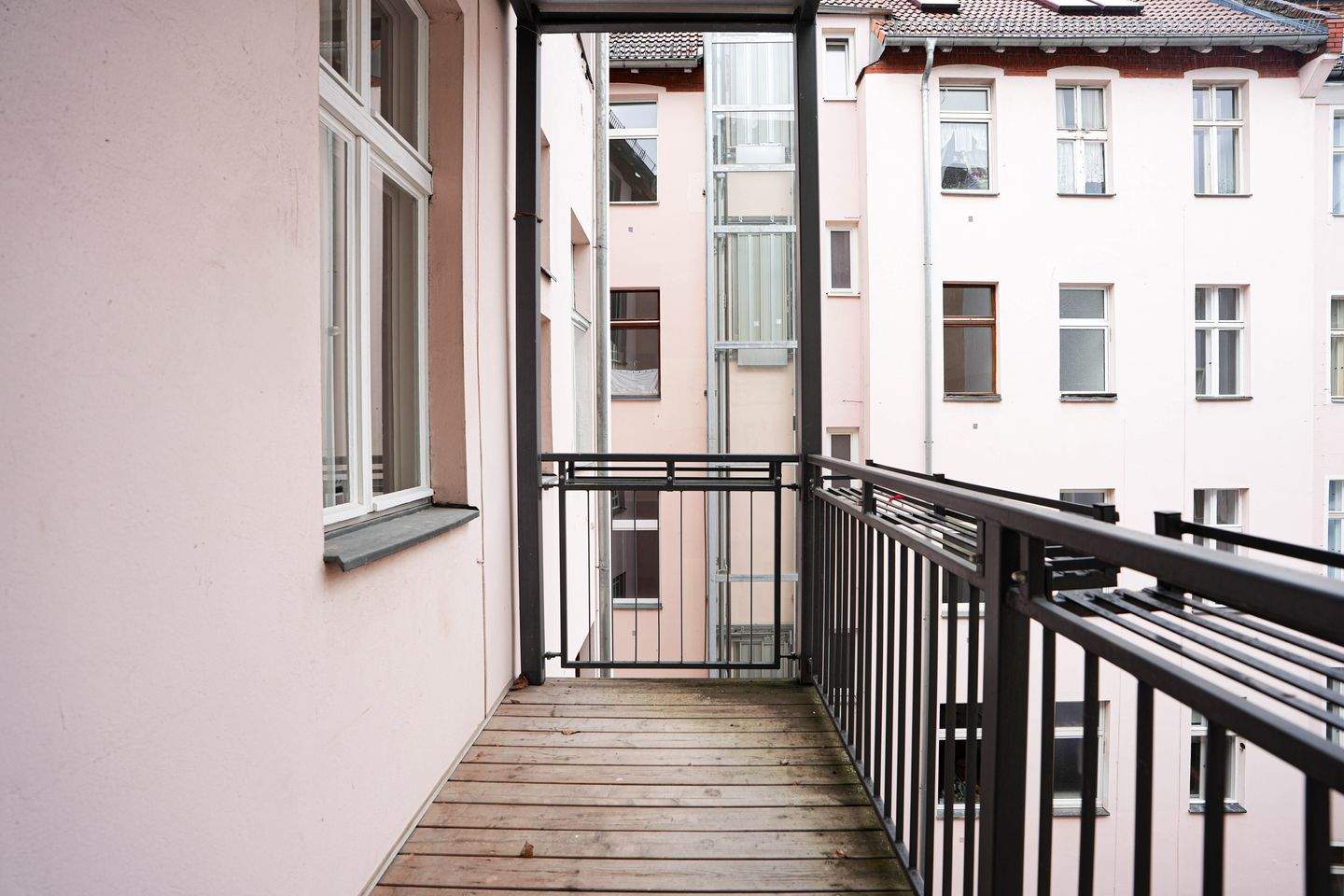 Charmante 1-Zi-Wohnung in Neukölln mit Balkon, Parkett, modernem Bad und großzügigem Grundriss – Berlin – Vorschaubild 3