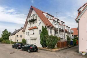 Dachgeschossflair trifft Wohnkomfort: 3,5 Zi. mit Balkon und Tiefgaragenstellplatz
