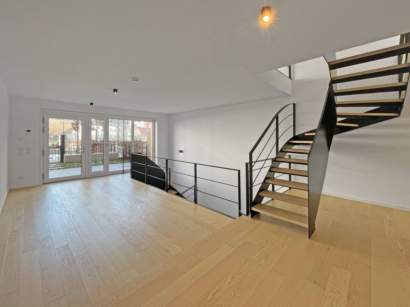 Exklusiv und elegant: stilvolles, neuwertiges Designer-Townhouse – München – Vorschaubild 3