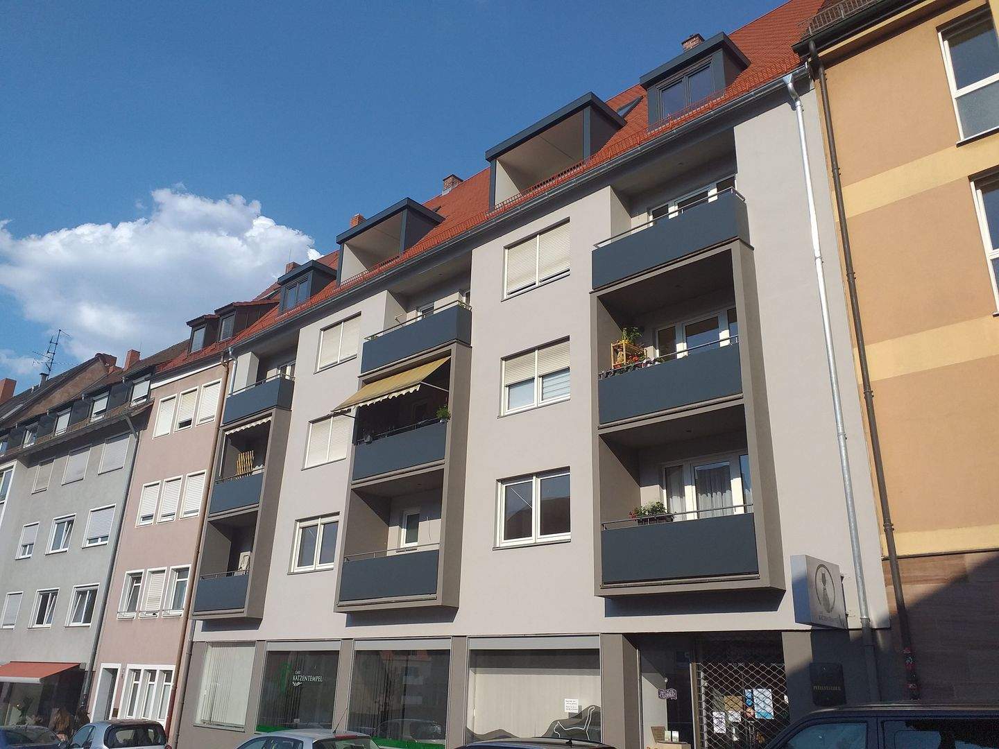 Nürnberg Lorenzer Altstadt: top 2-Zimmerwohnung in 2020 hochwertig saniert; Balkon; Einbauküche, Parkettboden, u.v.m.; zum 01.06.2026 verfügbar – Nürnberg – Vorschaubild 3