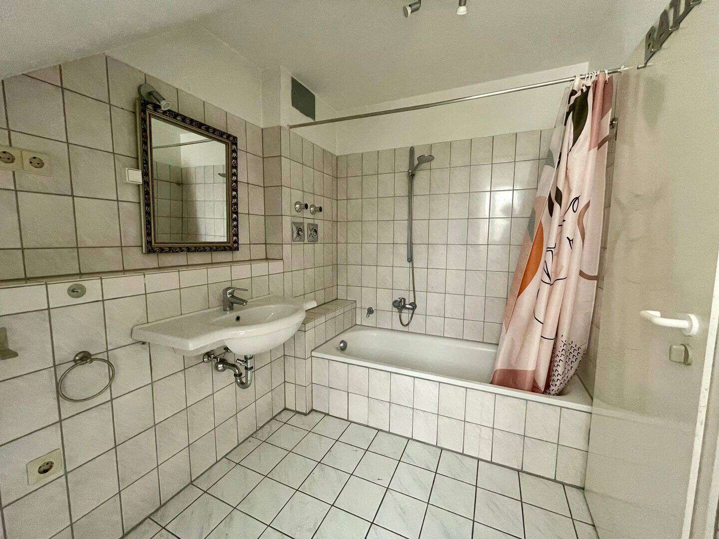 Zentrale 1-Zimmer-Wohnung mit Küche und Tiefgaragenstellplatz | Schmidt & Co. Immobilien – Darmstadt – Vorschaubild 6