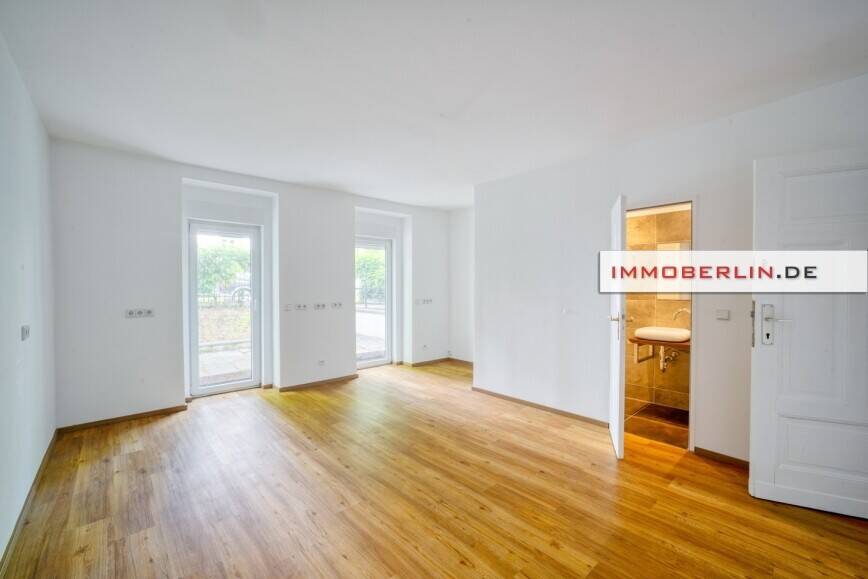 IMMOBERLIN.DE - Toplage! Komfortable Altbauwohnung mit Terrassen, Garten & großem Wintergarten