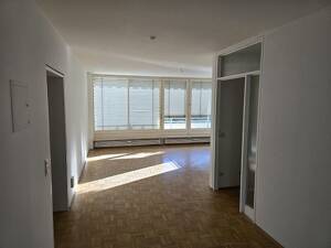 Frisch renovierte 3-Zimmer-Wohnung mit Süd-Terrasse, Zweitbalkon und TG-Platz in Regensburg-Königswiesen – 93051 Regensburg – Vorschaubild 9