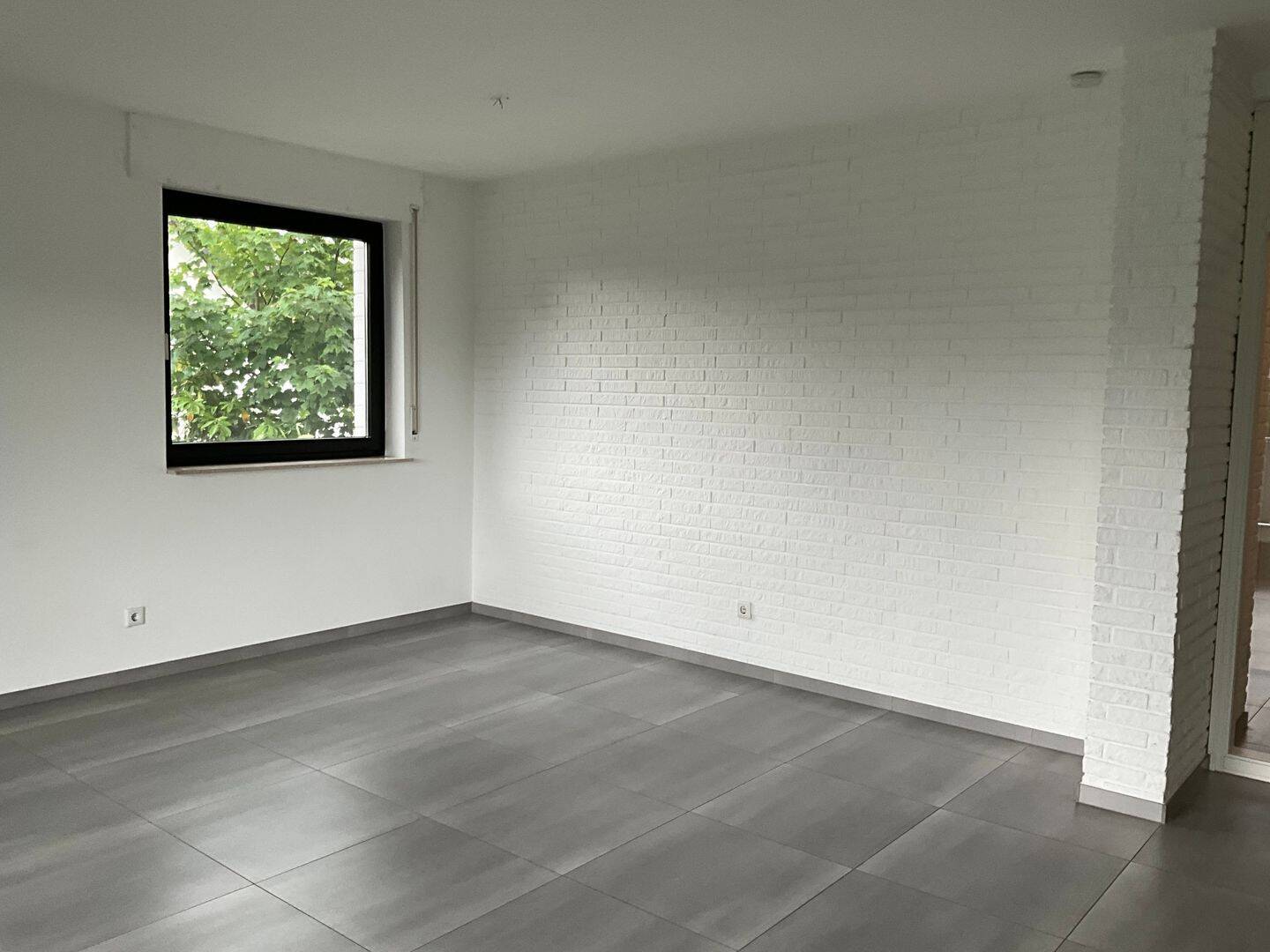 Tolle 3 Zimmer Wohnung mit Balkon, inkl. Garage und Einbauküche und freiem Bezug Nähe Rubbenbruchsee – Osnabrück – Vorschaubild 2
