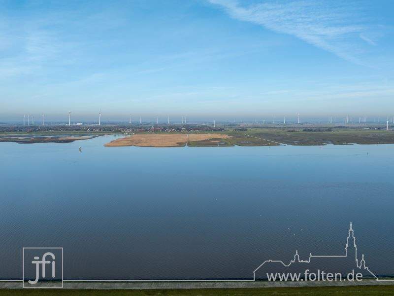 Hinter dem Haus der Deich, nach vorne weites Land... – Jemgum – Bild 1 von 9