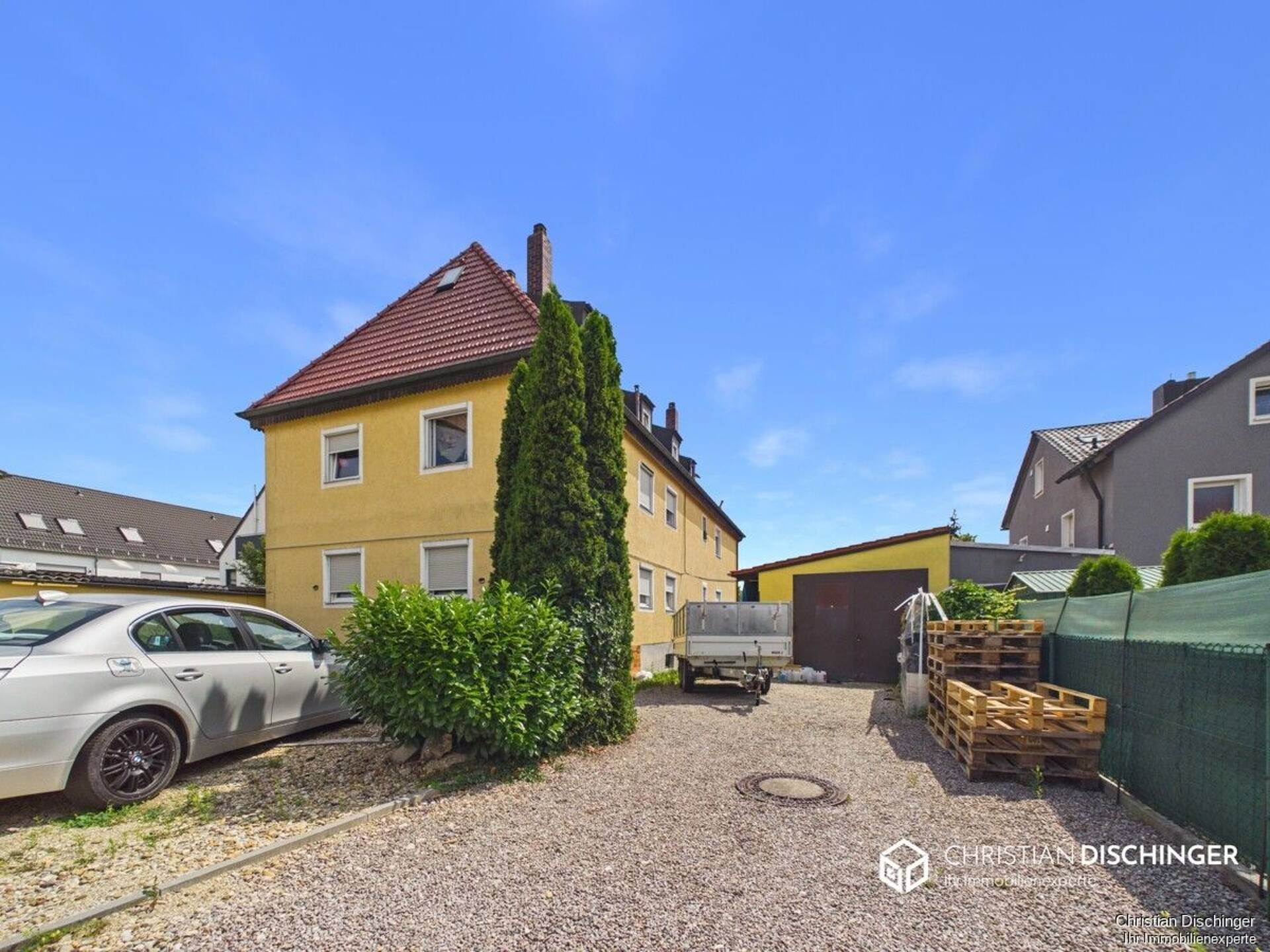 Mehrfamilienhaus in 93055 Regensburg / Schwabelweis mit 421 m² kaufen